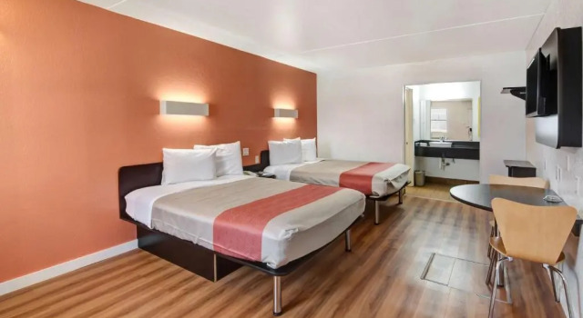 Четырёхместный номер Standard Motel 6-Dallas, TX - Forest Lane