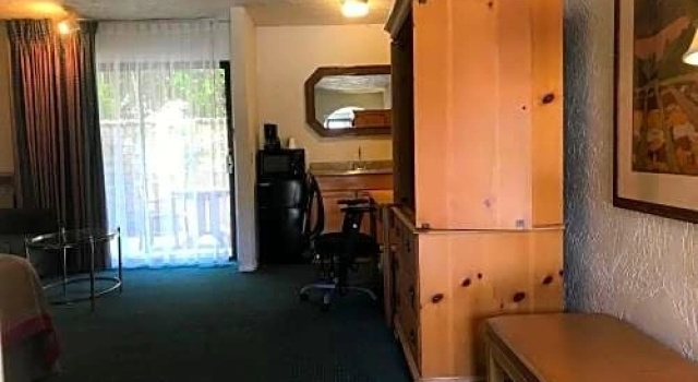 Четырёхместный люкс Ramada Oxnard