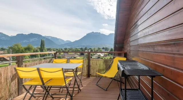 Апартаменты Apartment for 4 people 12 minutes from Annecy