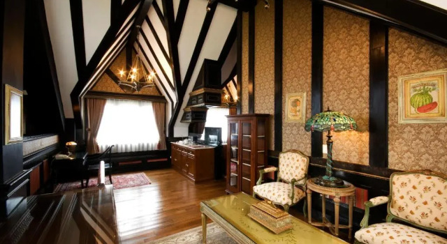 Четырёхместный номер Premium The Old England Manor