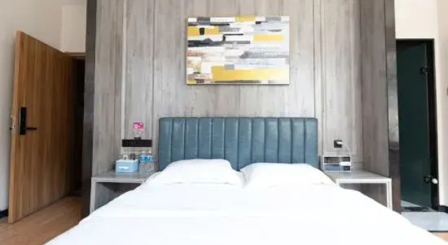 Люкс Smilan Boutique Hotel (Junjiatan Metro Station)
