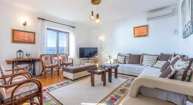 Stunning Home in Lokva Rogoznica With 4 Bedrooms and Wifi, Rezerwuj Hotel Lokva Rogoznica Split Region