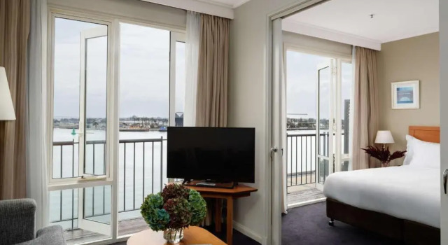 Люкс с балконом Rydges Newcastle