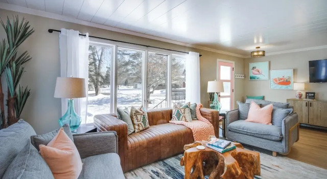 Коттедж Home Rental on Detroit Lake: Dock, Game Room