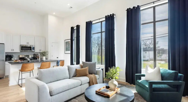 Коттедж New Build Sleeps 12, 2 Condos, Modern Design Near Downtown Nashville