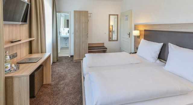 Hotel Gasthof Zum Rössle, Забронировать Отель Отели Хейльбронн с парковкой, Парковка