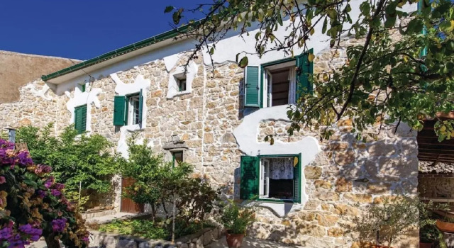 Guest house Kalla, Prenota Affittacamere Hotel a Isole Quarnerine con parcheggio, Parcheggio