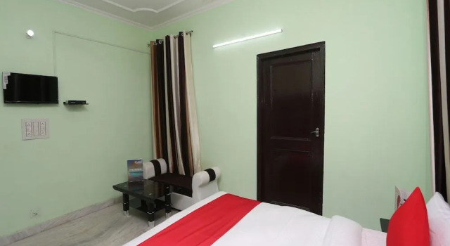 OYO 18669 Shree Palce