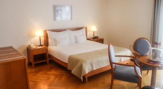 Hotel Bristol & Spa Bristol, Забронировать Отель Отели Монтрё с бассейном, рядом с Казино в Монтрё, Бассейн