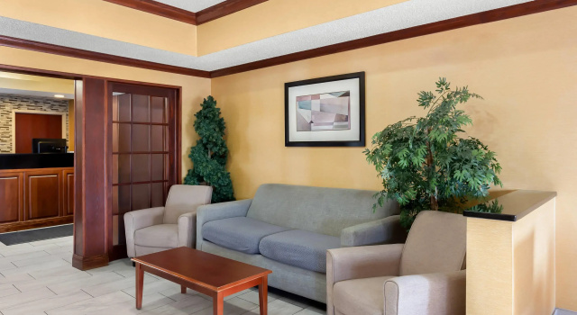 Comfort Inn & Suites Niles, Rezerwuj Hotel Niles Michigan