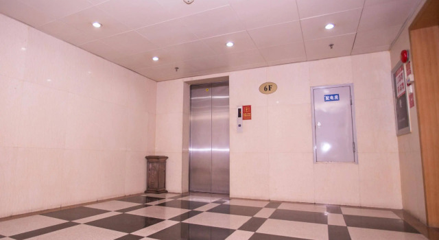 Guangzhou June Hotel, Boek Hotel Hotels in Guangdong met parkeren, Parkeren