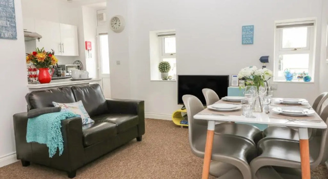 Cottage 1 Newcourt, Забронировать Дом для отпуска Отели Торки с парковкой, рядом с Художественно-исторический музей Торр-Эбби, Парковка