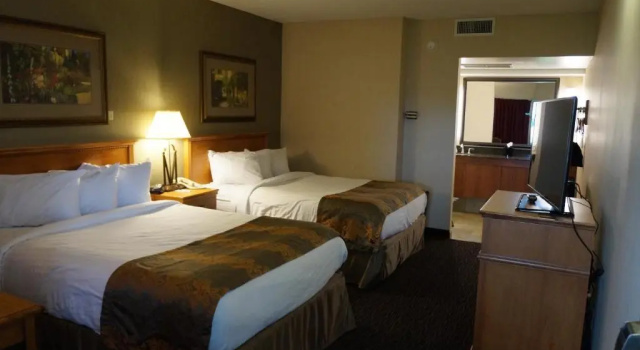 Четырёхместный номер Standard The Biltmore Hotel & Suites Main Avenue