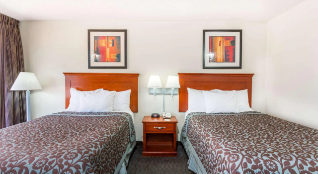 Четырёхместный номер Standard Days Inn by Wyndham Charlottesville/University Area