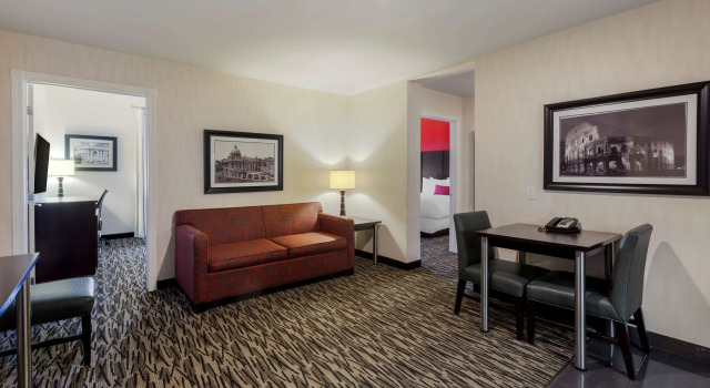 Четырёхместный люкс с 2 комнатами C Hotel by Carmens, BW Premier Collection