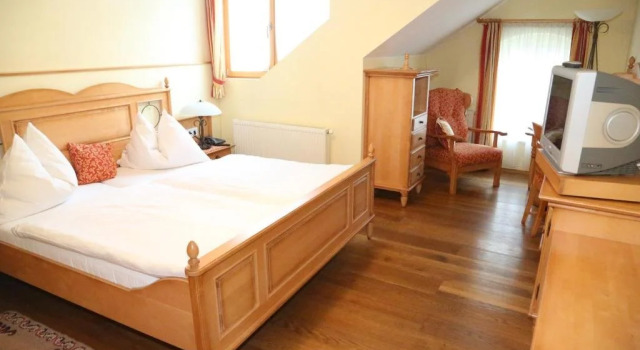 Hotel Hubertus, Book Hotel  