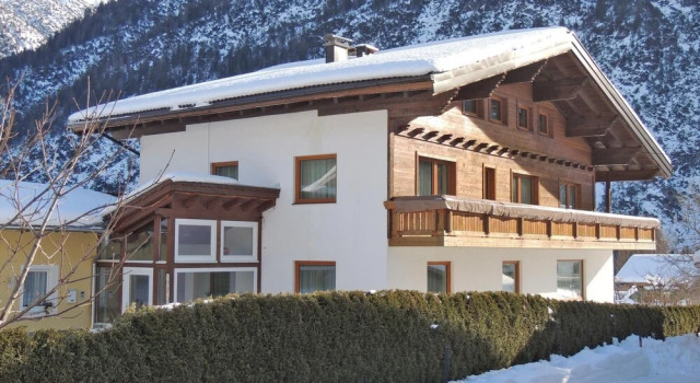Stunning Apartment in Holzgau With 7 Bedrooms and Wifi, Забронировать Апартаменты/квартира Апартаменты Тироля, Апартаменты/квартира