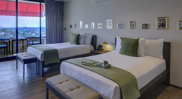 Четырёхместный номер Standard с балконом INNSiDE by Meliá Mexico Roma Norte