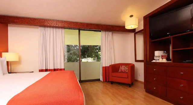 Полулюкс Fiesta Inn Villahermosa Cencali