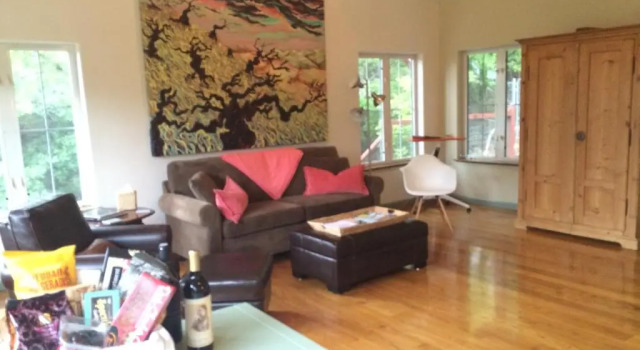 Семейный люкс с балконом The Rivery Retreat, Choose from Luxury Guesthouse Cabin OR Poolside Suite in Lake Austin Hill Country