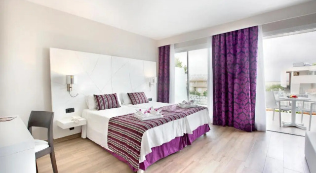 Полулюкс Mar Hotels Playa de Muro Suites
