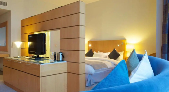 Полулюкс с балконом voco Belfast by IHG