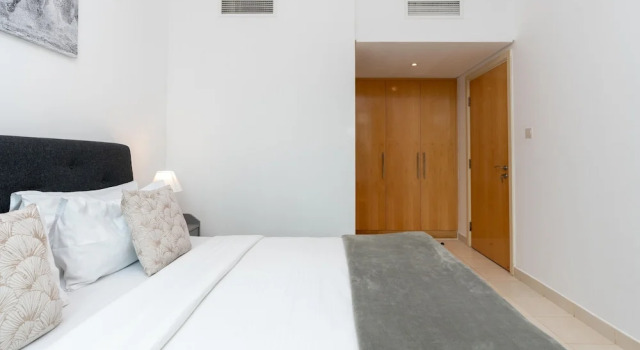 Lux BnB Greens & Views Lake View, Забронировать Отель «постель и завтрак» Отели Эмирата Дубая с парковкой, рядом с Университет Вуллонгонг в Дубае, Парковка