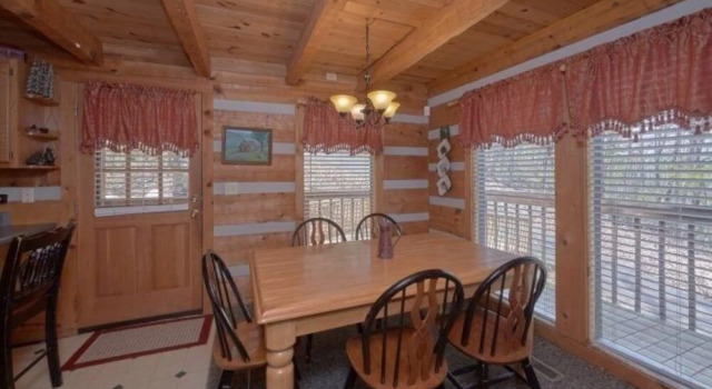 Black Bear Lodge 4 Bedroom Cabin