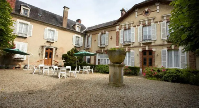 Le Castel, Rezervasyon Otel Mailly-le-Château Burgonya