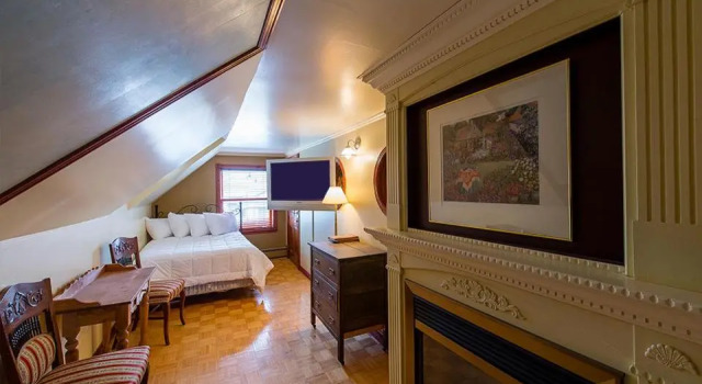 Четырёхместный номер Standard Auberge Mr James