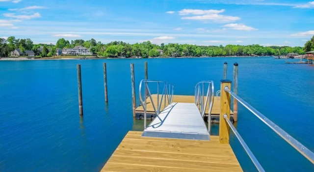 Коттедж с балконом Blue Haven W/game Room, Hot Tub & Optional Boat Rental