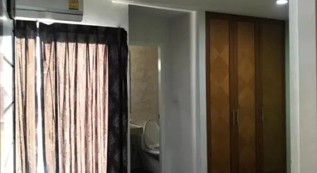 Апартаменты Standard Rod Fai Fah Apartment