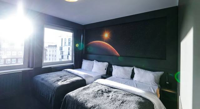Кровать в общем номере с 6 комнатами Sleephotels Cosmos