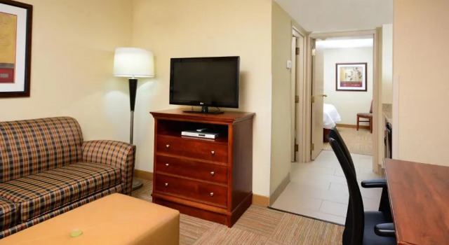 Люкс Hampton Inn Raleigh Capital Blvd North