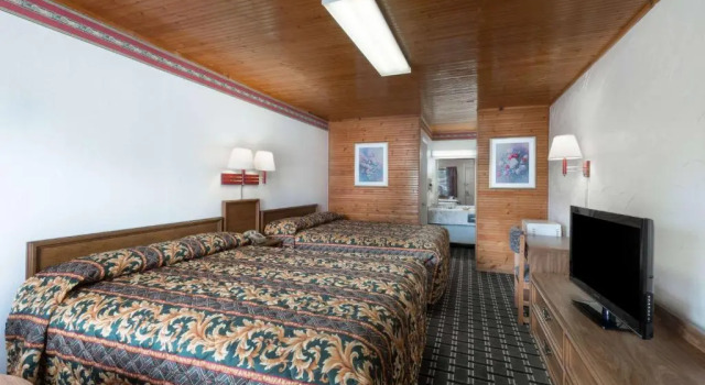 Standardowy czteroosobowy pokój Knights Inn Brownwood