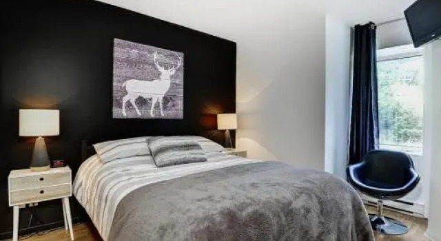 Chalet 620 Chemin du Hibou #006, Book Chalet Hoteller i Stoneham med parkering, nær Stoneham Golf Club, Parkering