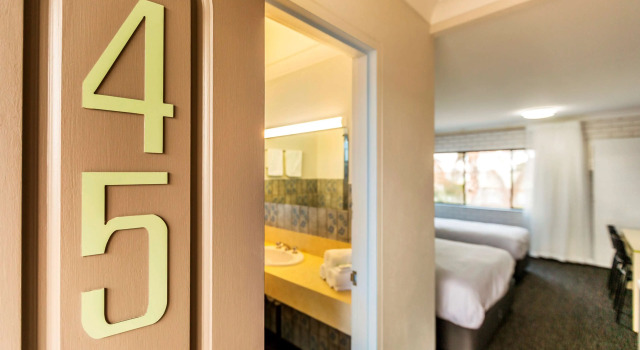 Boomerang Hotel, Boek Hotel Lavington Murray River