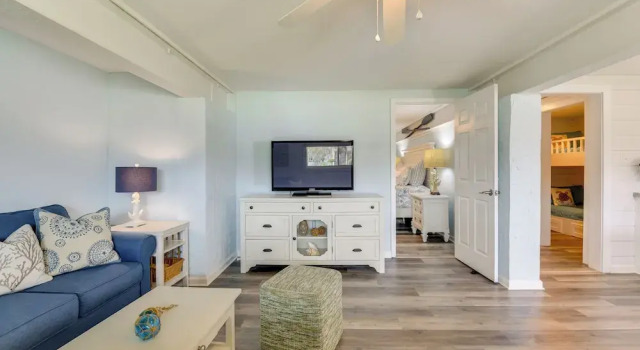 Steps to Sea! Okaloosa Island Gem w/ Outdoor Oasis, Забронировать Апартаменты/квартира Апартаменты штата Флориды, Апартаменты/квартира
