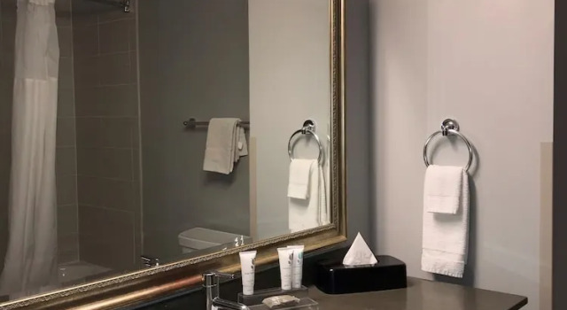 Двухместный номер Standard с видом на озеро Country Inn & Suites by Radisson, Bemidji, MN