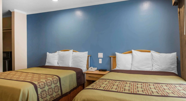 Четырёхместный номер Standard Rodeway Inn Escondido Downtown