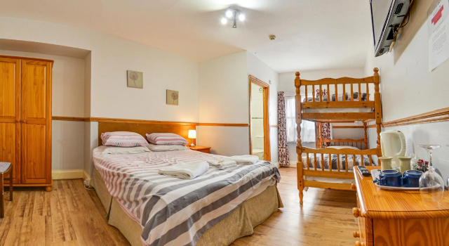 Семейный номер Standard The Esplanade Hotel