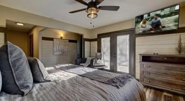 Emmas Rare Find by Beyond Expectations Cabin With Hot Tub