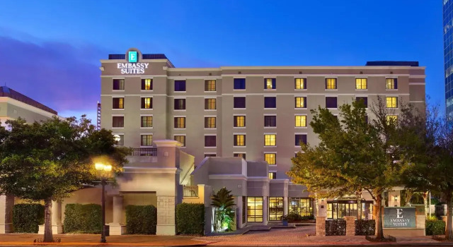 Embassy Suites Orlando Downtown, Забронировать Отель Отели Орландо с бассейном, рядом с Mount Zion Missionary Baptist Church, Бассейн