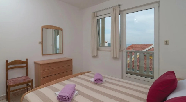 Amazing Home In Sevid With Outdoor Swimming Pool, Buchen Sie Hotel Hotels in Gespanschaft Split-Dalmatien mit Pool, Schwimmbad