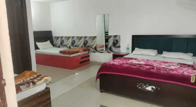 Четырёхместный номер Standard Nisha Guest Inn