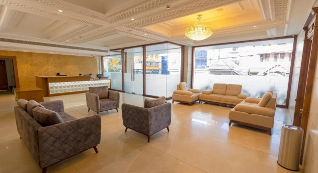 White Palace Hotel, Varaa Hotelli Thrissur New Delhi