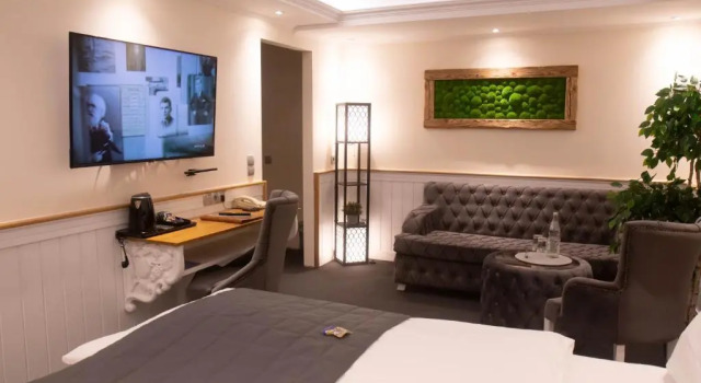 Полулюкс Hotel Stadtkrug