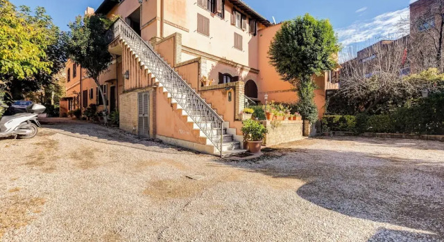 Charming Apt with Garden and Park