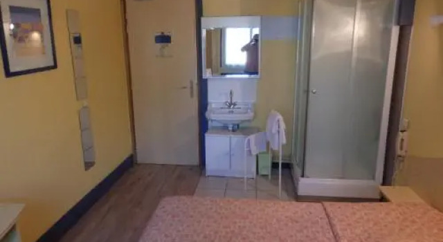 Servhotel, Rezerwuj Hotel Morestel Isère