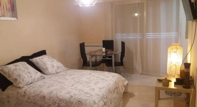 STUDIO 3mn A PIED DE LA PLAGE AVEC TERRASSE, Забронировать Апартаменты/квартира Апартаменты Антиб, рядом с Antibes Archaeology Museum, Апартаменты/квартира